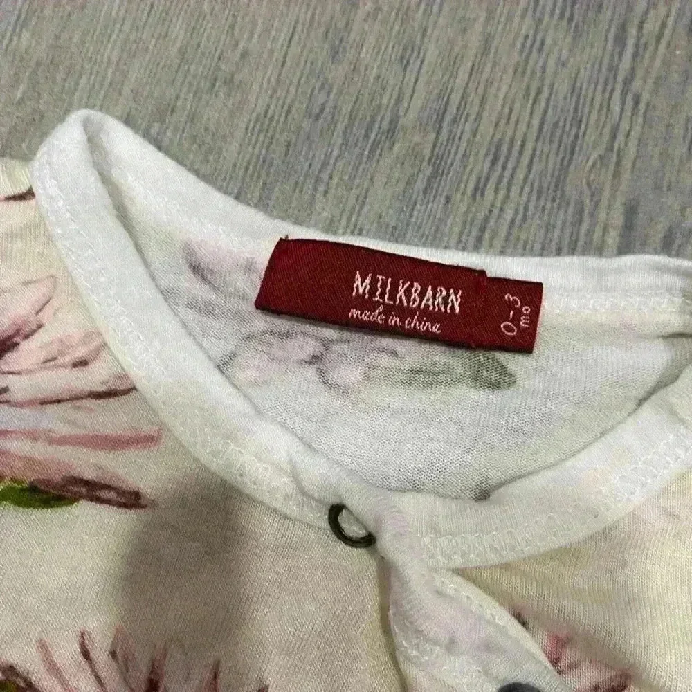 MilkBarn Water Lily Bamboo Ruffle Zipper Footed Romper Size 0-3 months - Picture 3 of 3